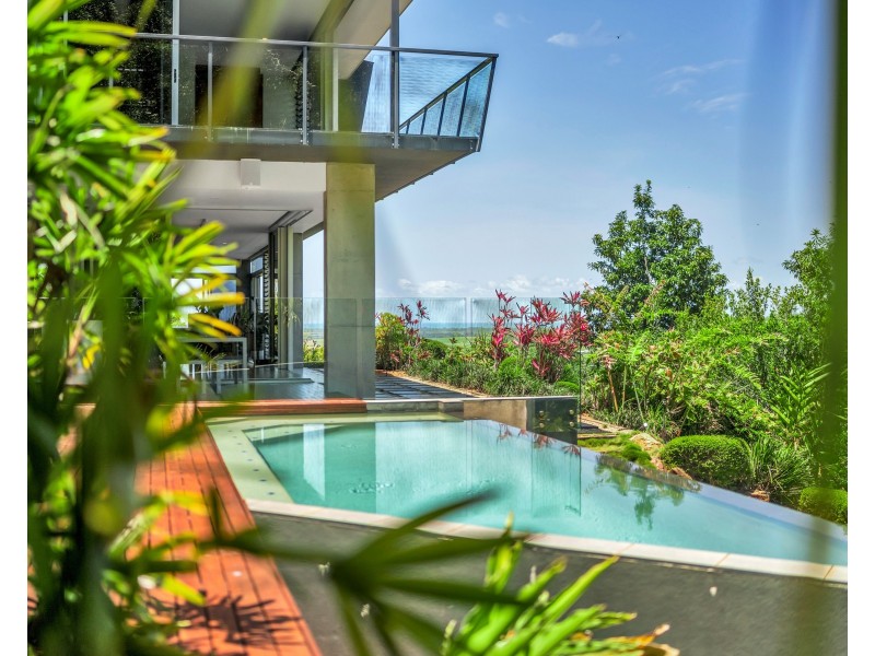 19 Buckinghamia Close, Redlynch QLD 4870