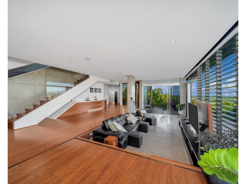 19 Buckinghamia Close, Redlynch QLD 4870