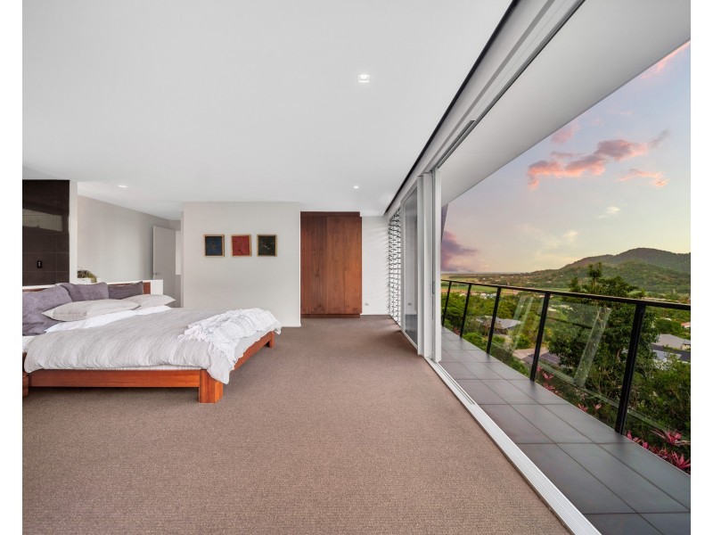 19 Buckinghamia Close, Redlynch QLD 4870