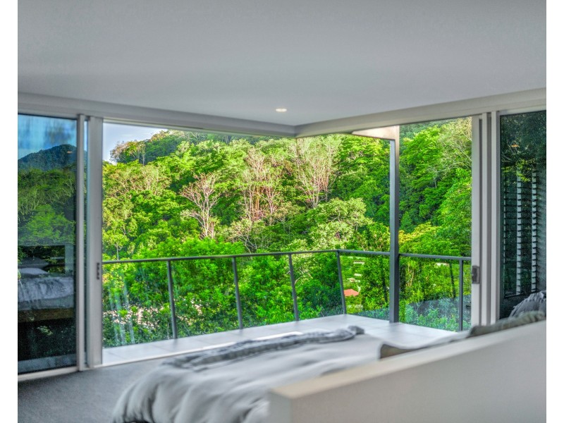 19 Buckinghamia Close, Redlynch QLD 4870