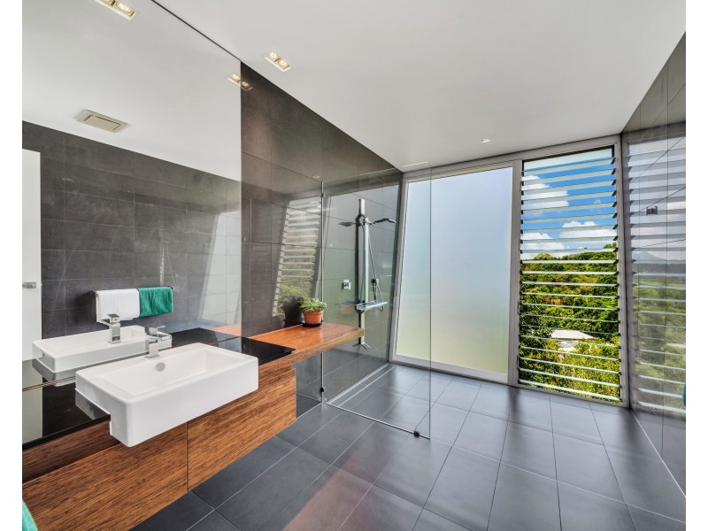 19 Buckinghamia Close, Redlynch QLD 4870