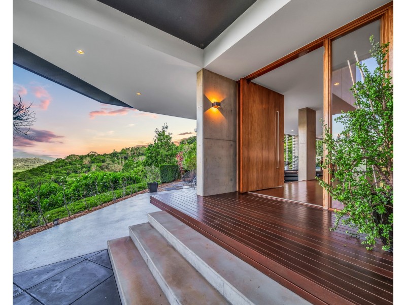 19 Buckinghamia Close, Redlynch QLD 4870