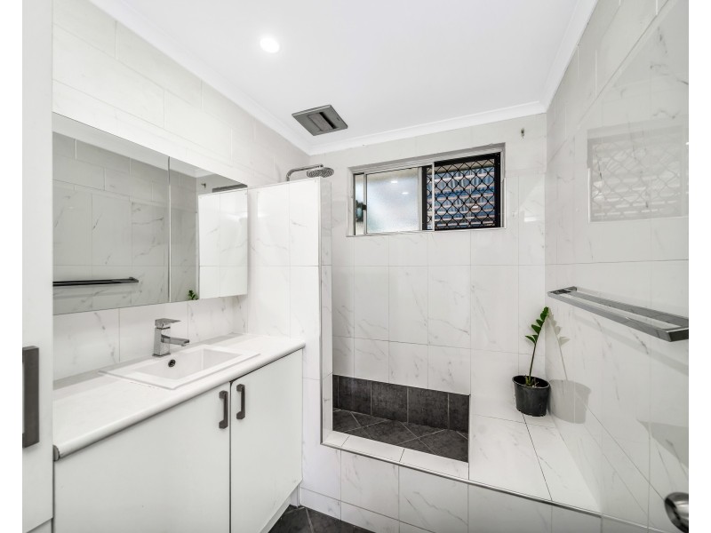 24 Mintaro Crescent, Woree QLD 4868