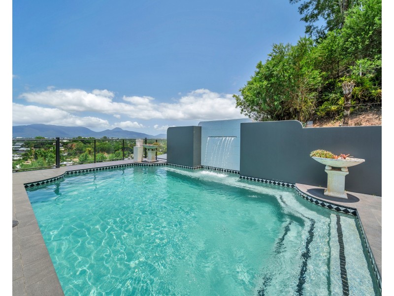 6 Strutton Place, Mooroobool QLD 4870