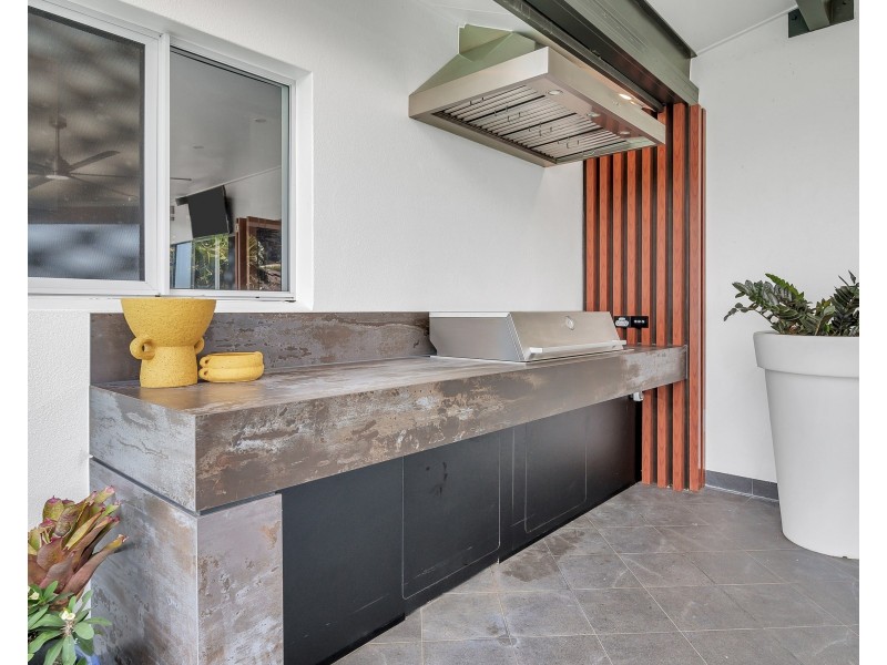 6 Strutton Place, Mooroobool QLD 4870