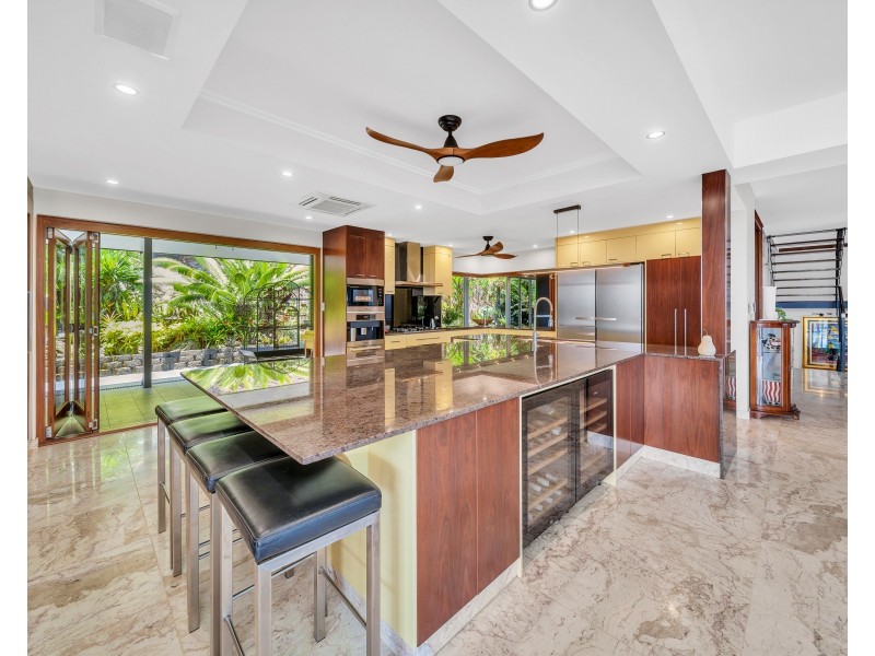 6 Strutton Place, Mooroobool QLD 4870