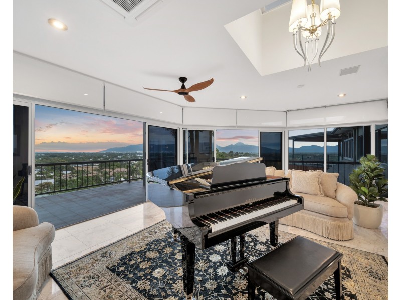 6 Strutton Place, Mooroobool QLD 4870