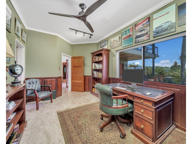 6 Strutton Place, Mooroobool QLD 4870