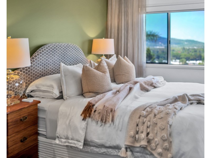 6 Strutton Place, Mooroobool QLD 4870