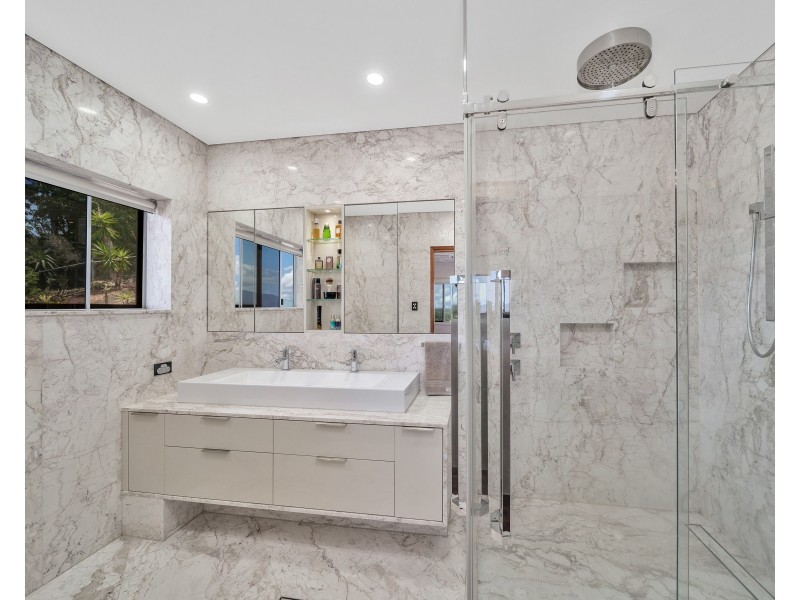 6 Strutton Place, Mooroobool QLD 4870