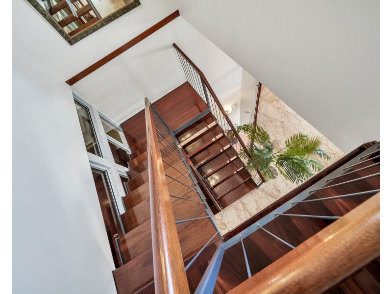 6 Strutton Place, Mooroobool QLD 4870