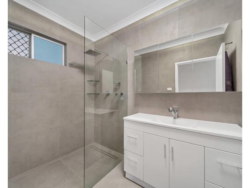 5 Pearl Close, Bayview Heights QLD 4868