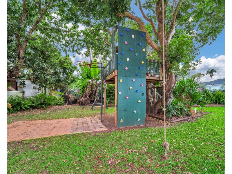 5 Pearl Close, Bayview Heights QLD 4868