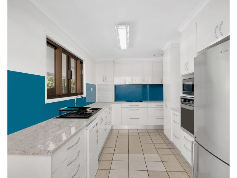 17 Sunflower Drive, Mooroobool QLD 4870