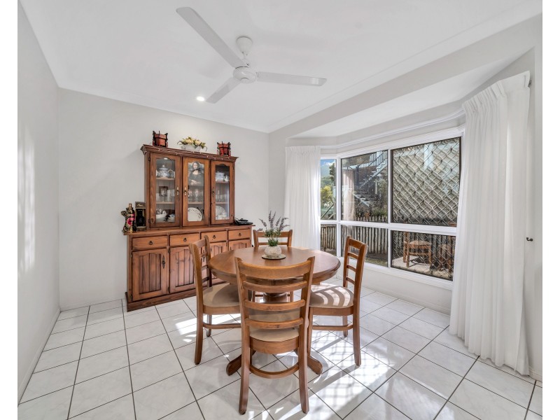 15 Solomon Place, Mooroobool QLD 4870