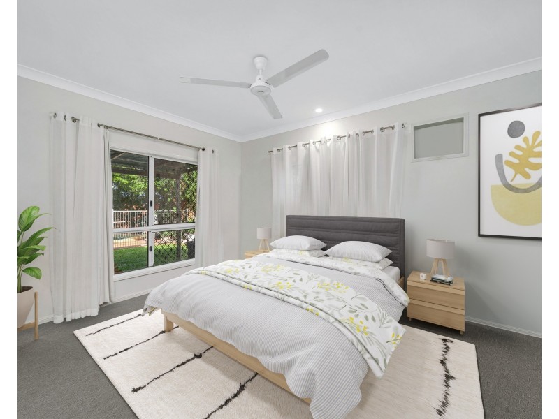 15 Solomon Place, Mooroobool QLD 4870