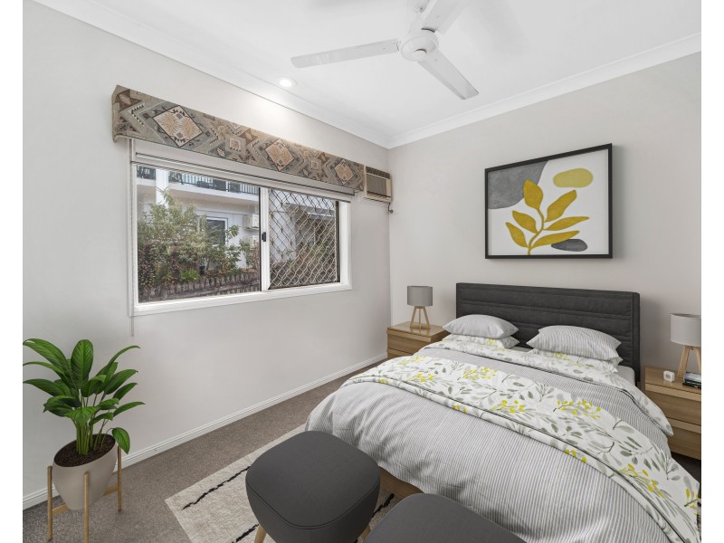 15 Solomon Place, Mooroobool QLD 4870