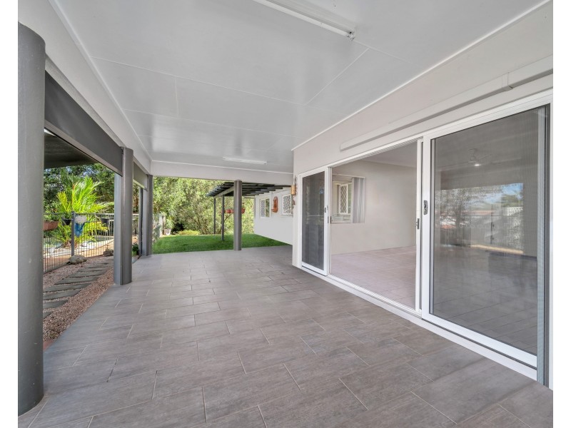 15 Solomon Place, Mooroobool QLD 4870