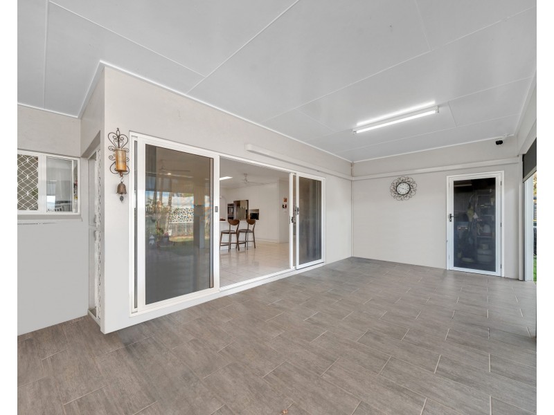 15 Solomon Place, Mooroobool QLD 4870