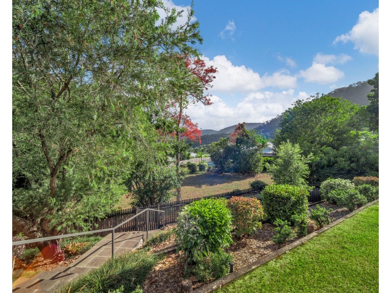 15 Solomon Place, Mooroobool QLD 4870