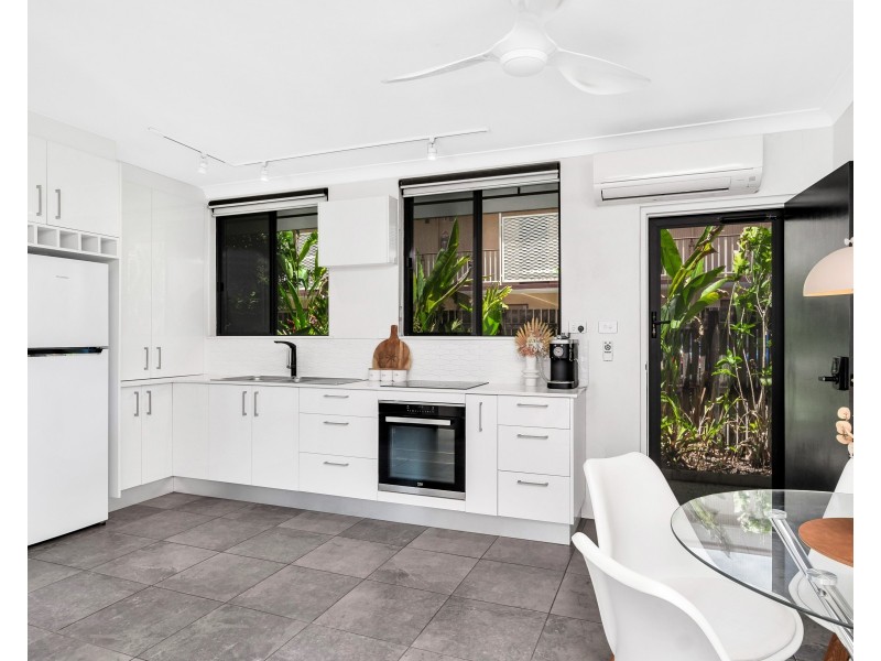 3/211 Lake Street, Cairns North QLD 4870
