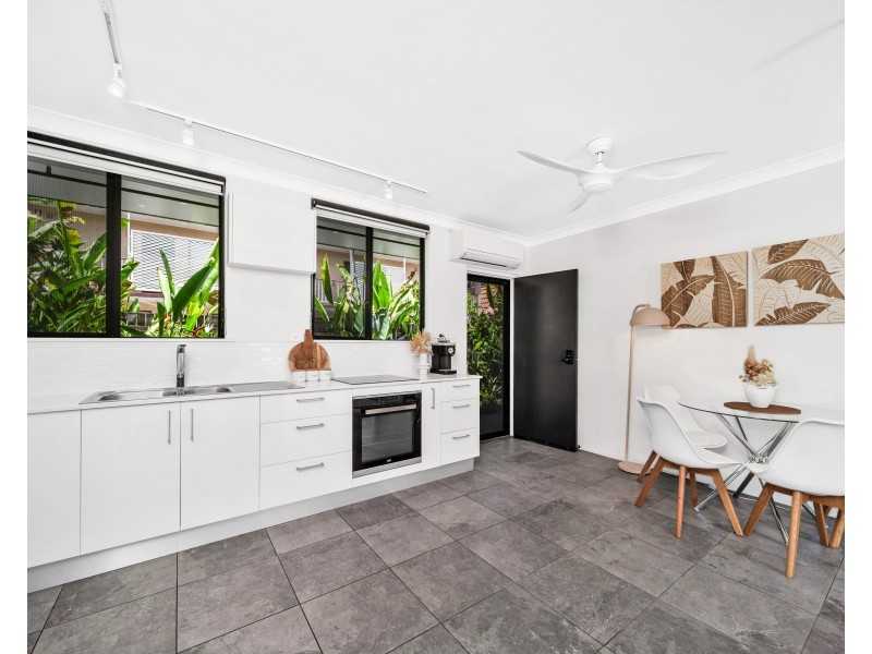 3/211 Lake Street, Cairns North QLD 4870