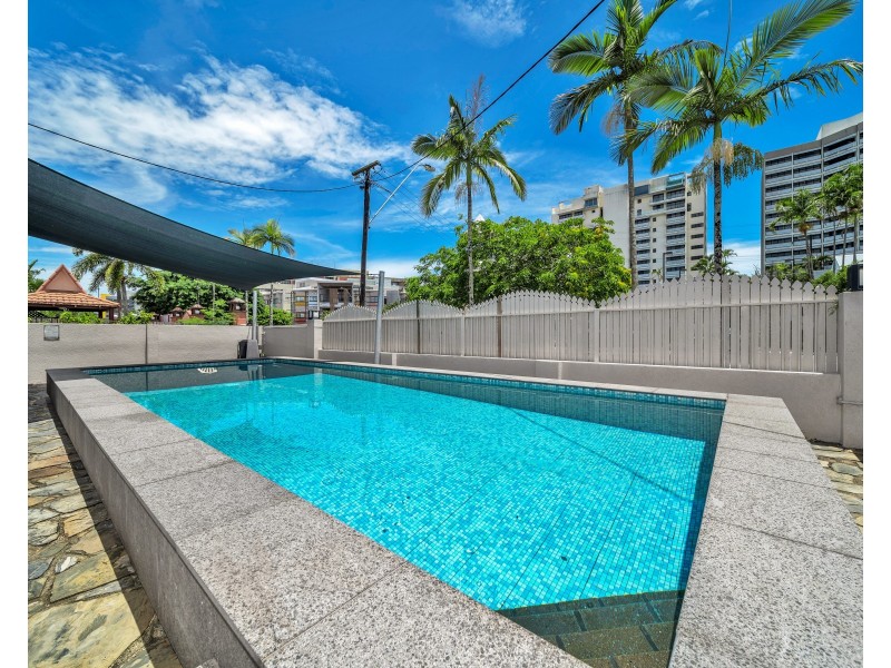 3/211 Lake Street, Cairns North QLD 4870
