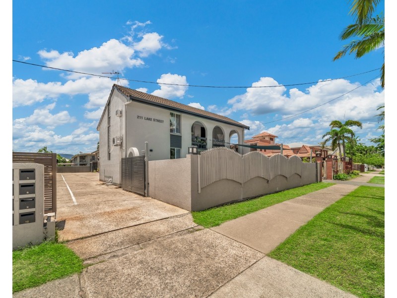 3/211 Lake Street, Cairns North QLD 4870