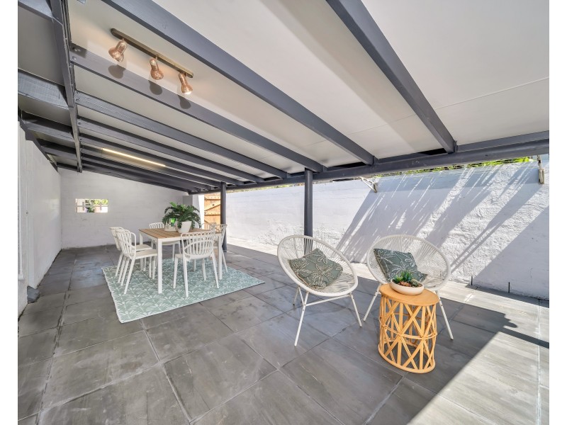 8 Cassava Street, Holloways Beach QLD 4878