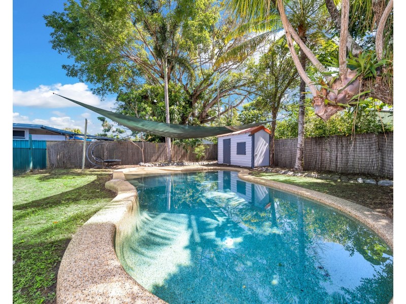 8 Cassava Street, Holloways Beach QLD 4878