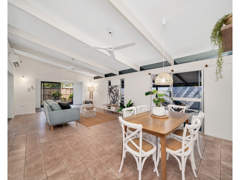 8 Cassava Street, Holloways Beach QLD 4878