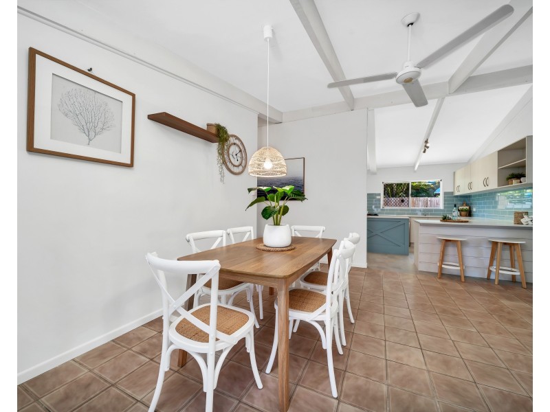 8 Cassava Street, Holloways Beach QLD 4878