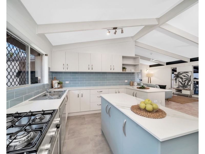 8 Cassava Street, Holloways Beach QLD 4878