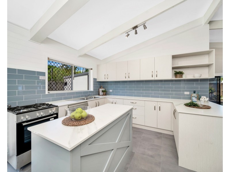 8 Cassava Street, Holloways Beach QLD 4878