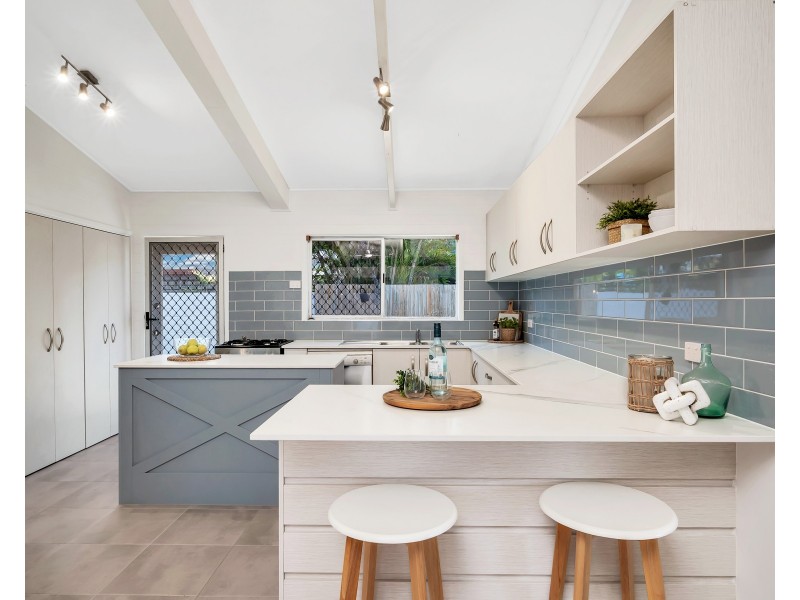 8 Cassava Street, Holloways Beach QLD 4878