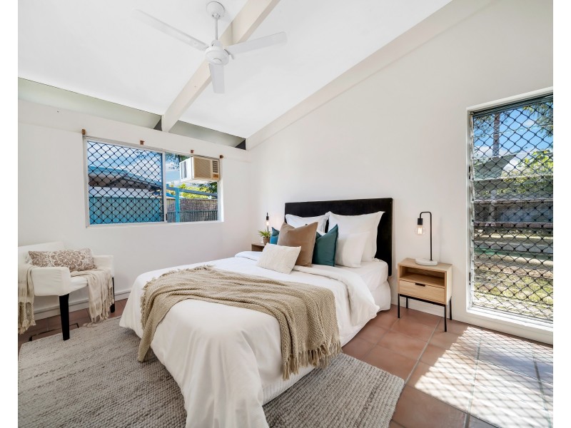 8 Cassava Street, Holloways Beach QLD 4878