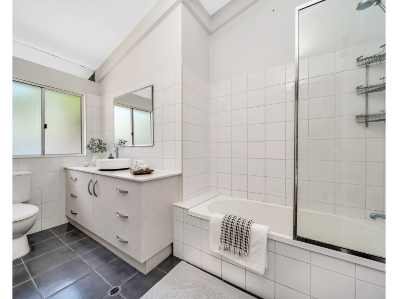 8 Cassava Street, Holloways Beach QLD 4878