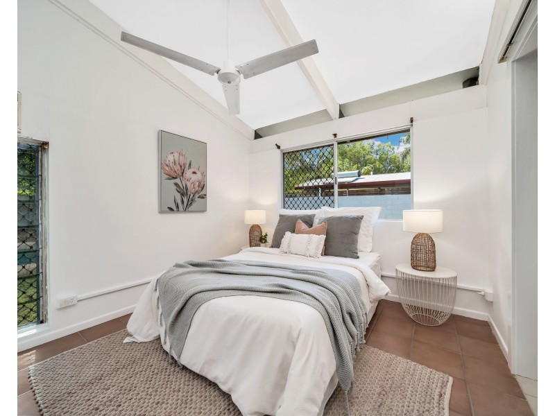 8 Cassava Street, Holloways Beach QLD 4878