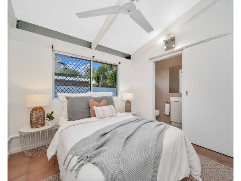 8 Cassava Street, Holloways Beach QLD 4878