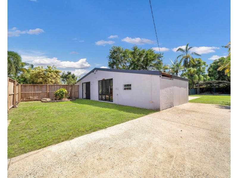 8 Cassava Street, Holloways Beach QLD 4878