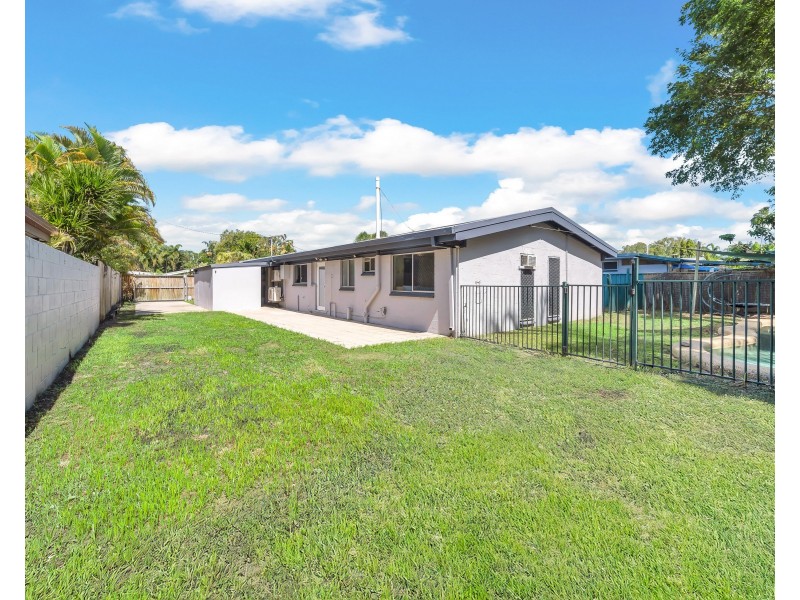 8 Cassava Street, Holloways Beach QLD 4878
