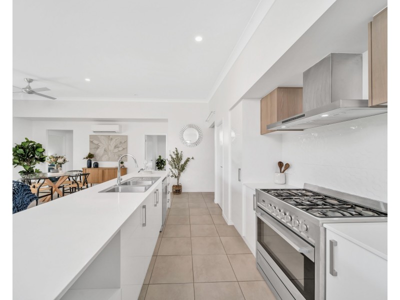 53 Koppen Terrace, Mooroobool QLD 4870