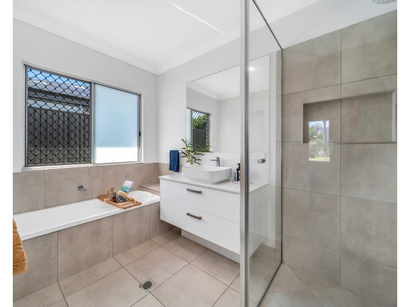 53 Koppen Terrace, Mooroobool QLD 4870