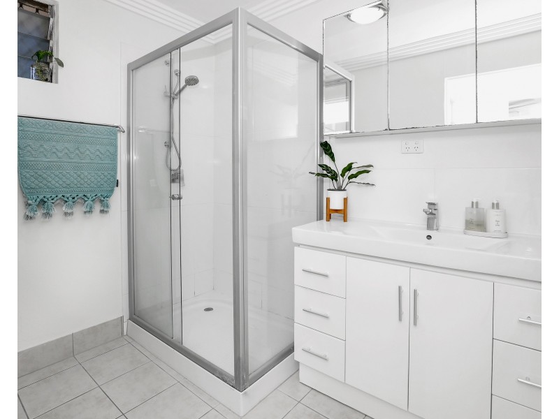 4/120 Greenslopes Street, Edge Hill QLD 4870