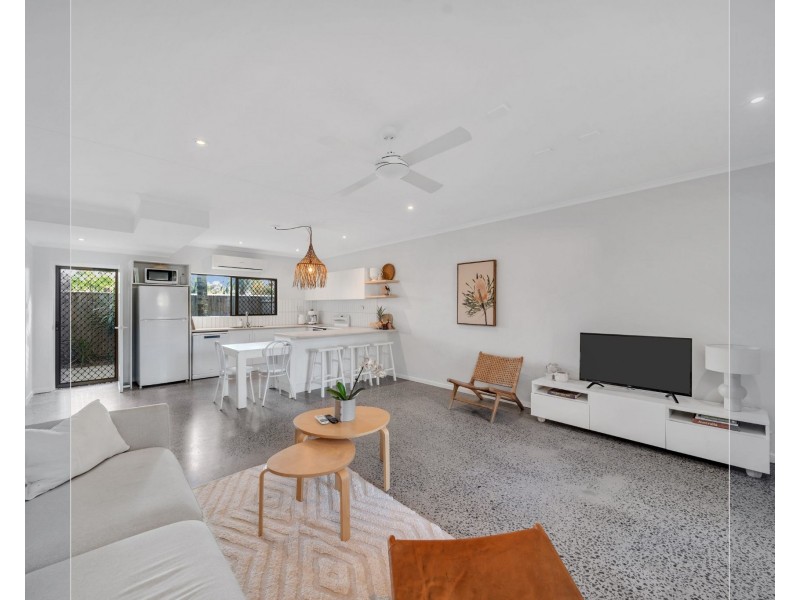 2/28 Mimosa Street, Holloways Beach QLD 4878