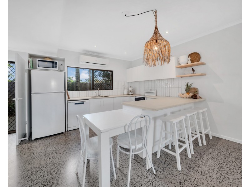2/28 Mimosa Street, Holloways Beach QLD 4878