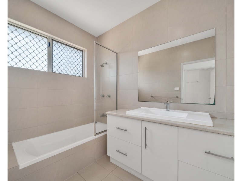 10 Jarrad Close, Mooroobool QLD 4870