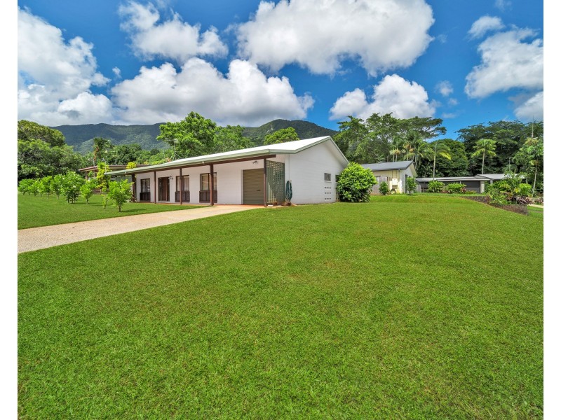 11 Ethel Close, Redlynch QLD 4870