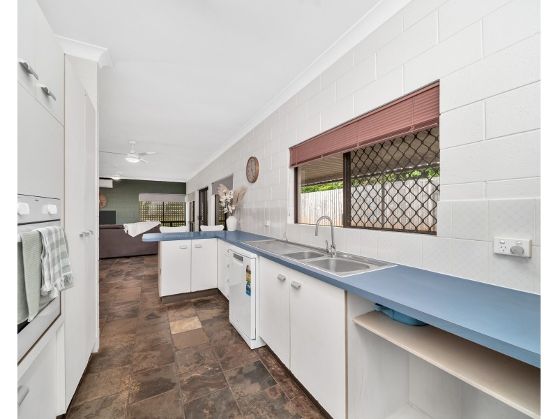 11 Ethel Close, Redlynch QLD 4870