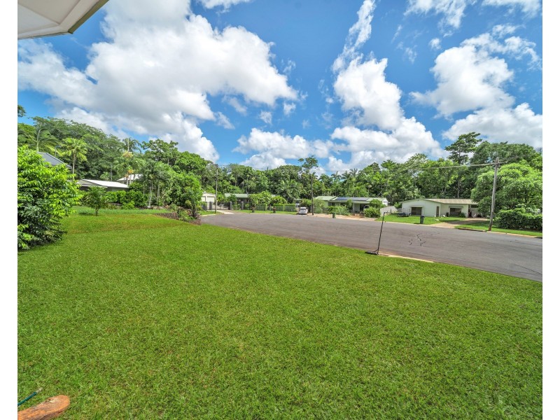 11 Ethel Close, Redlynch QLD 4870